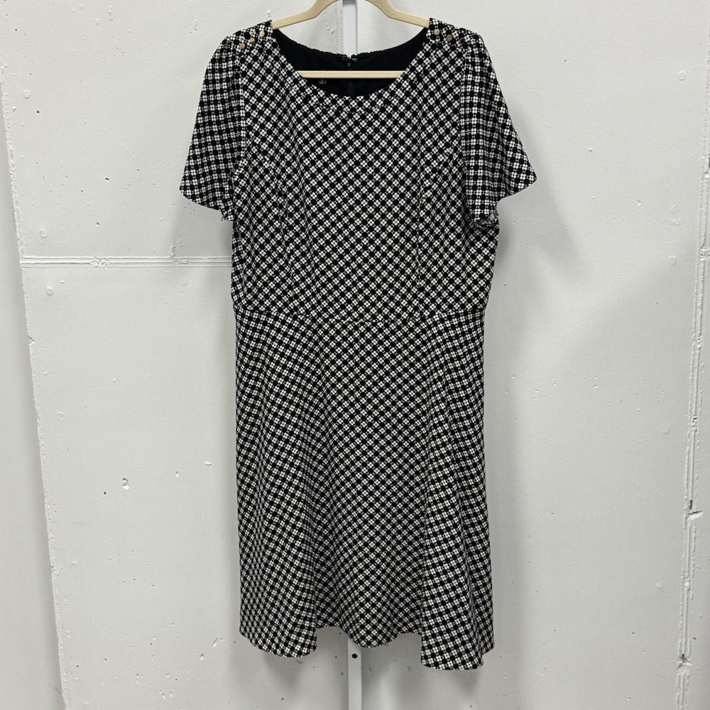 Talbots Black White Geometric Floral Dot Fit Flare Dress Button Shoulder Size 16